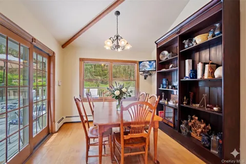 $1,199,000 | 6 Beaumont Drive, Melville, NY 11747