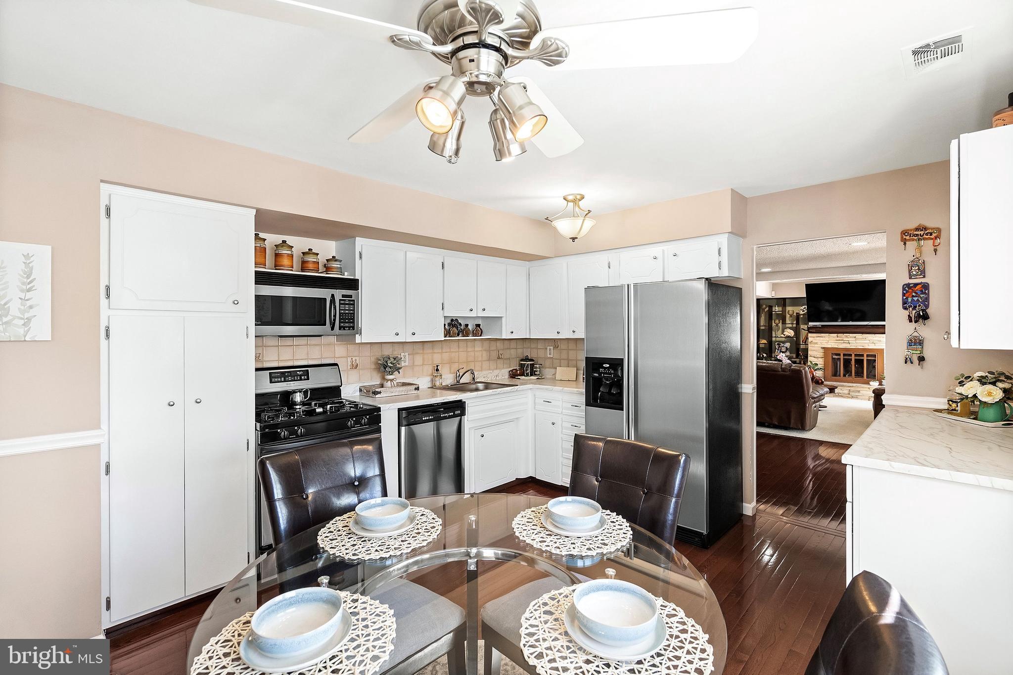 23 Blue Devil Lane Hamilton, NJ 08619 - Photo 8 of 52 Eat- In Kitchen