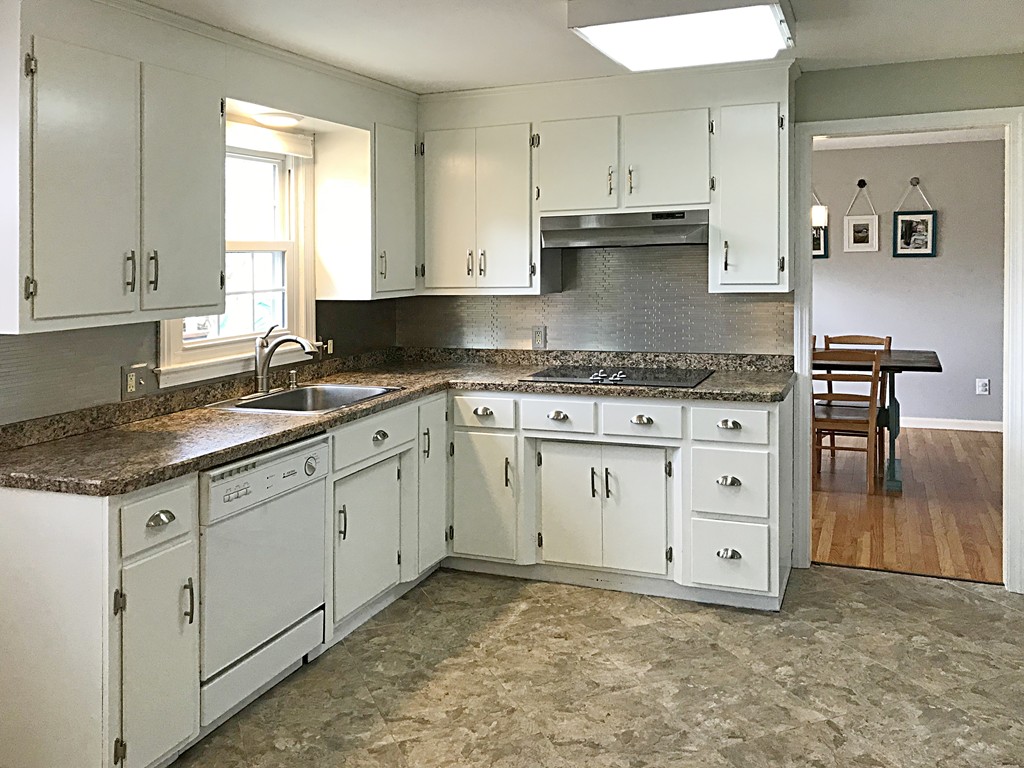 810 Frank Smith Road Longmeadow, MA 01106 - Photo 10 of 30