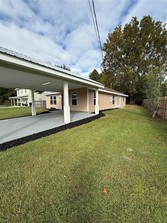 237 Northeast Gum Swamp Road Lake City, FL 32055 - Photo 5 of 34 a view of a house with a backyard