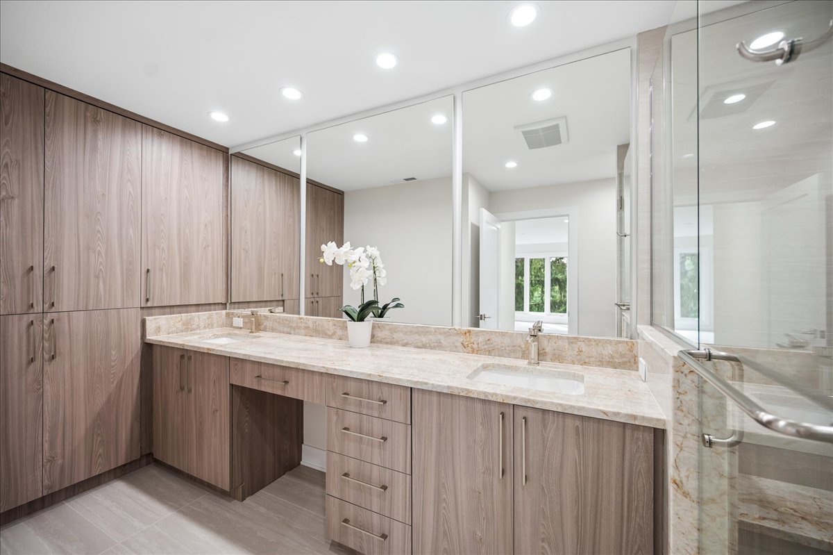 1740 Mission Hills Road, Unit 303 Northbrook, IL 60062 - Photo 13 of 20 Gallery Image 13