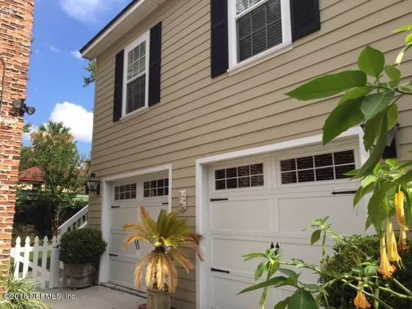 a view of a house with backyard and deck