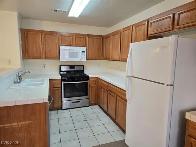 $2,045 | 326 Laguna Glen Drive, Henderson, NV 89014