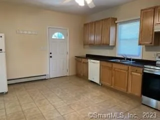 $1,900 | 44 Oak Avenue, Unit 1, Shelton, CT 06484