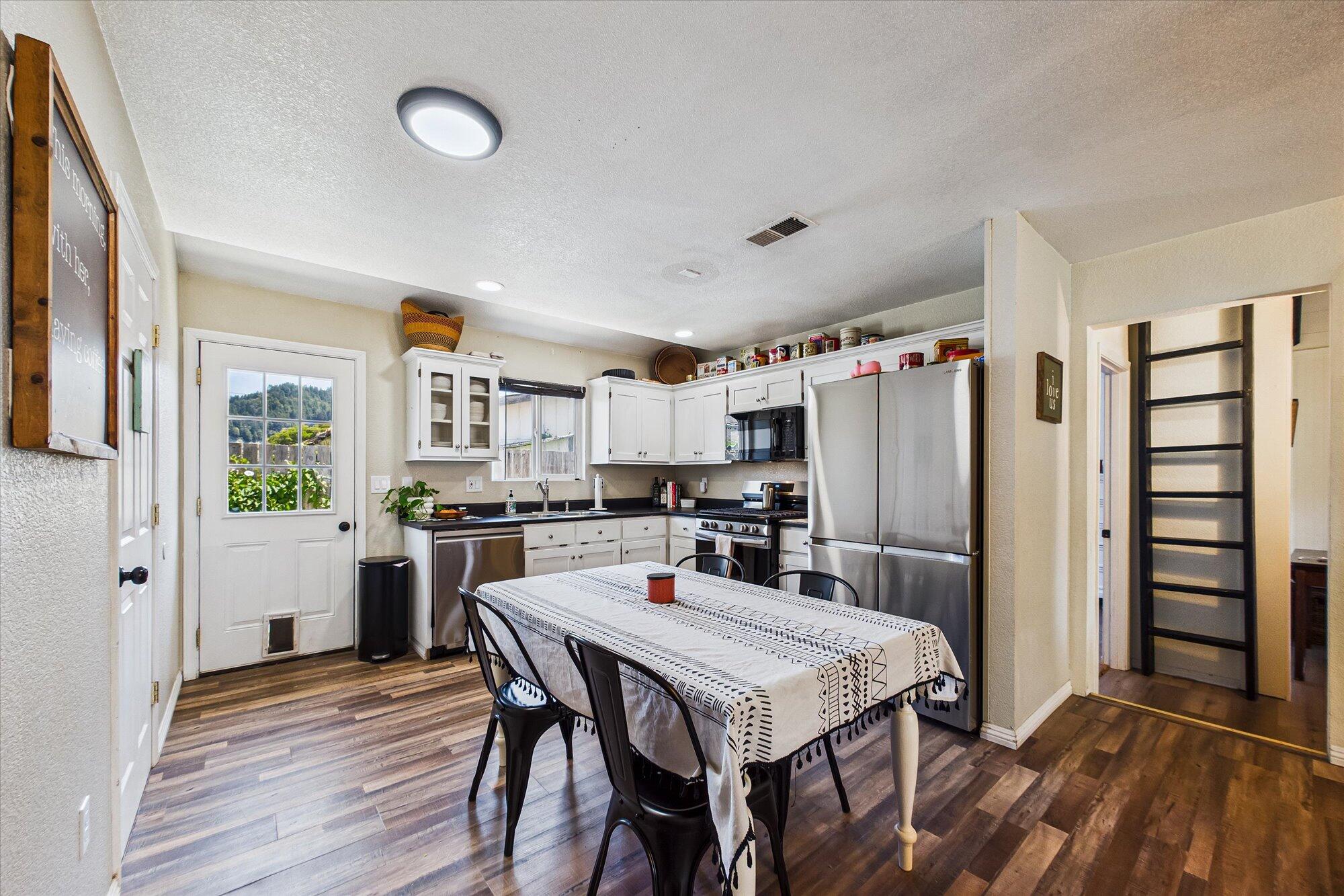 318 First Avenue Rio Dell, CA 95562 - Photo 16 of 39