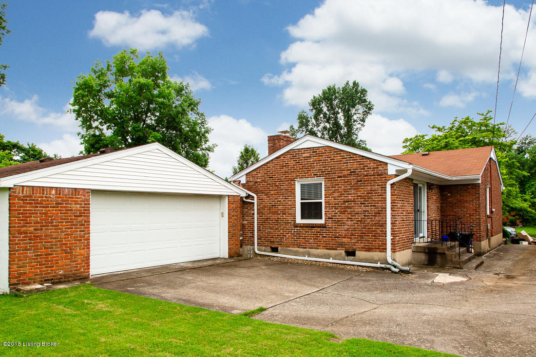3817 Chatham Road Louisville, KY 40218 - Photo 23 of 26 Plenty of space to turn around or park