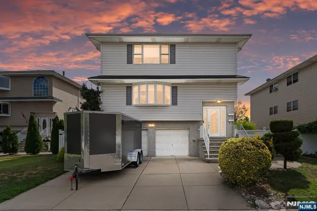 $1,299,999 | 17 Acorn Road, Secaucus, NJ 07094