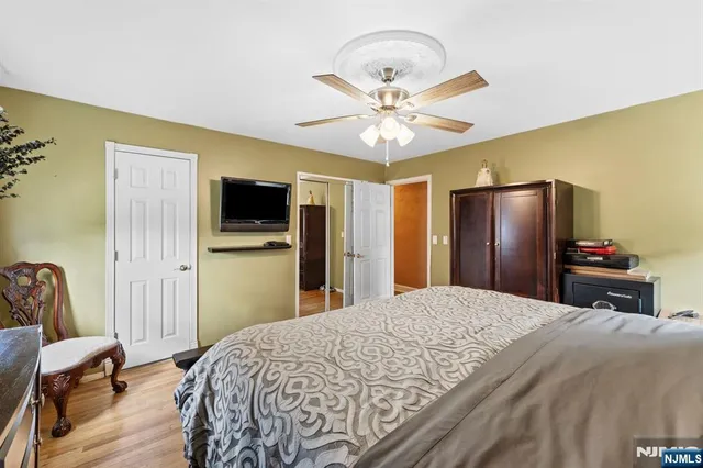 $1,299,999 | 17 Acorn Road, Secaucus, NJ 07094