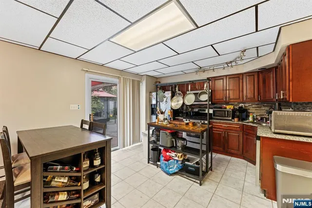 $1,299,999 | 17 Acorn Road, Secaucus, NJ 07094