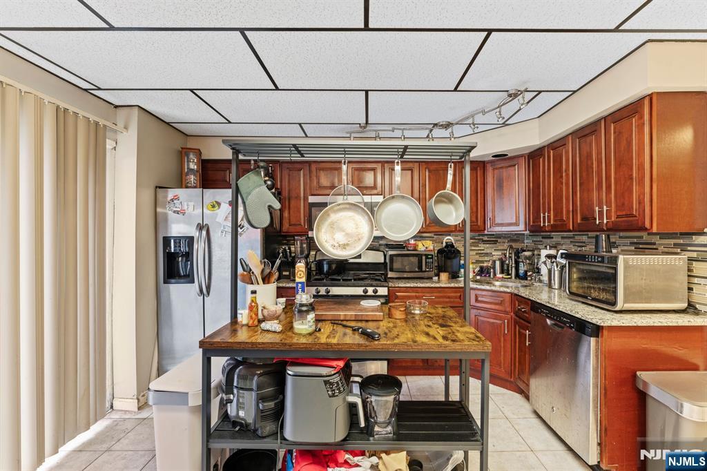 17 Acorn Road Secaucus, NJ 07094 - Photo 24 of 44