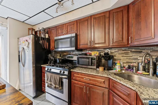 $1,299,999 | 17 Acorn Road, Secaucus, NJ 07094