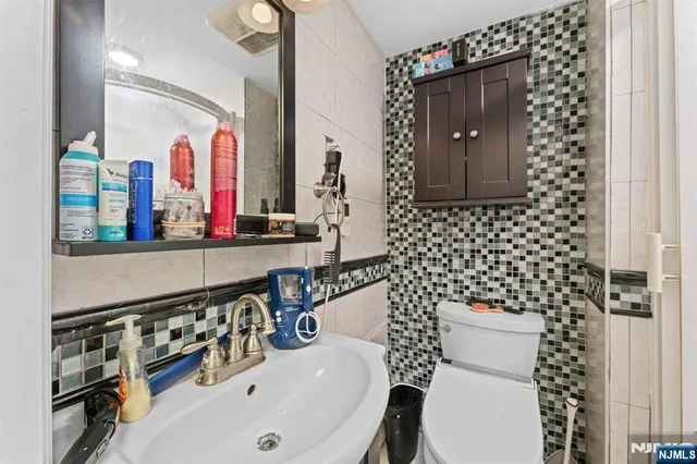 $1,299,999 | 17 Acorn Road, Secaucus, NJ 07094