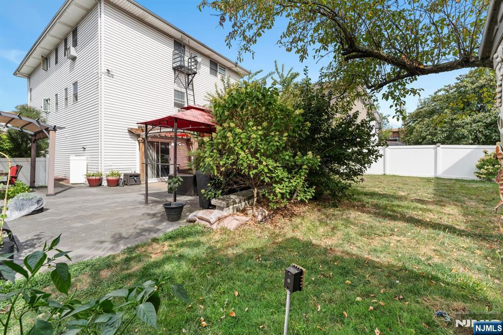 17 Acorn Road Secaucus, NJ 07094 - Photo 33 of 44