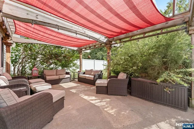 $1,299,999 | 17 Acorn Road, Secaucus, NJ 07094