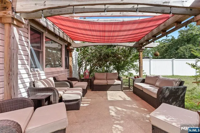 $1,299,999 | 17 Acorn Road, Secaucus, NJ 07094