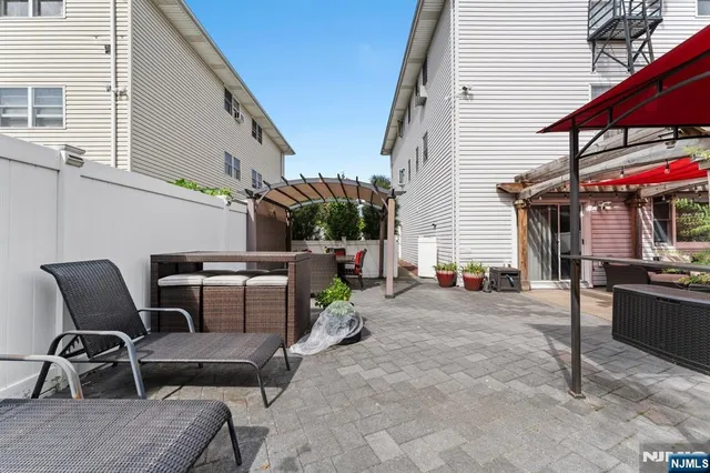 $1,299,999 | 17 Acorn Road, Secaucus, NJ 07094