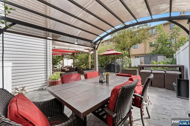 $1,299,999 | 17 Acorn Road, Secaucus, NJ 07094