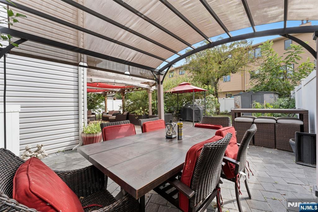 17 Acorn Road Secaucus, NJ 07094 - Photo 38 of 44