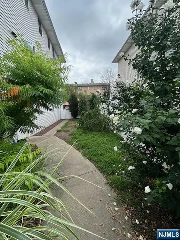 $1,299,999 | 17 Acorn Road, Secaucus, NJ 07094