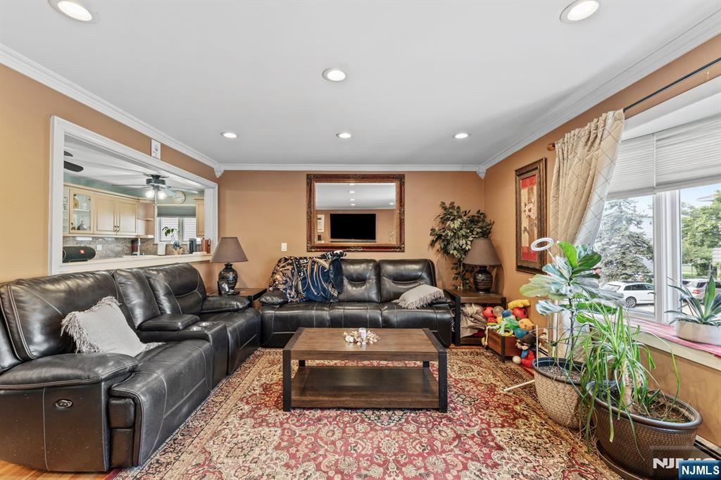 17 Acorn Road Secaucus, NJ 07094 - Photo 8 of 44