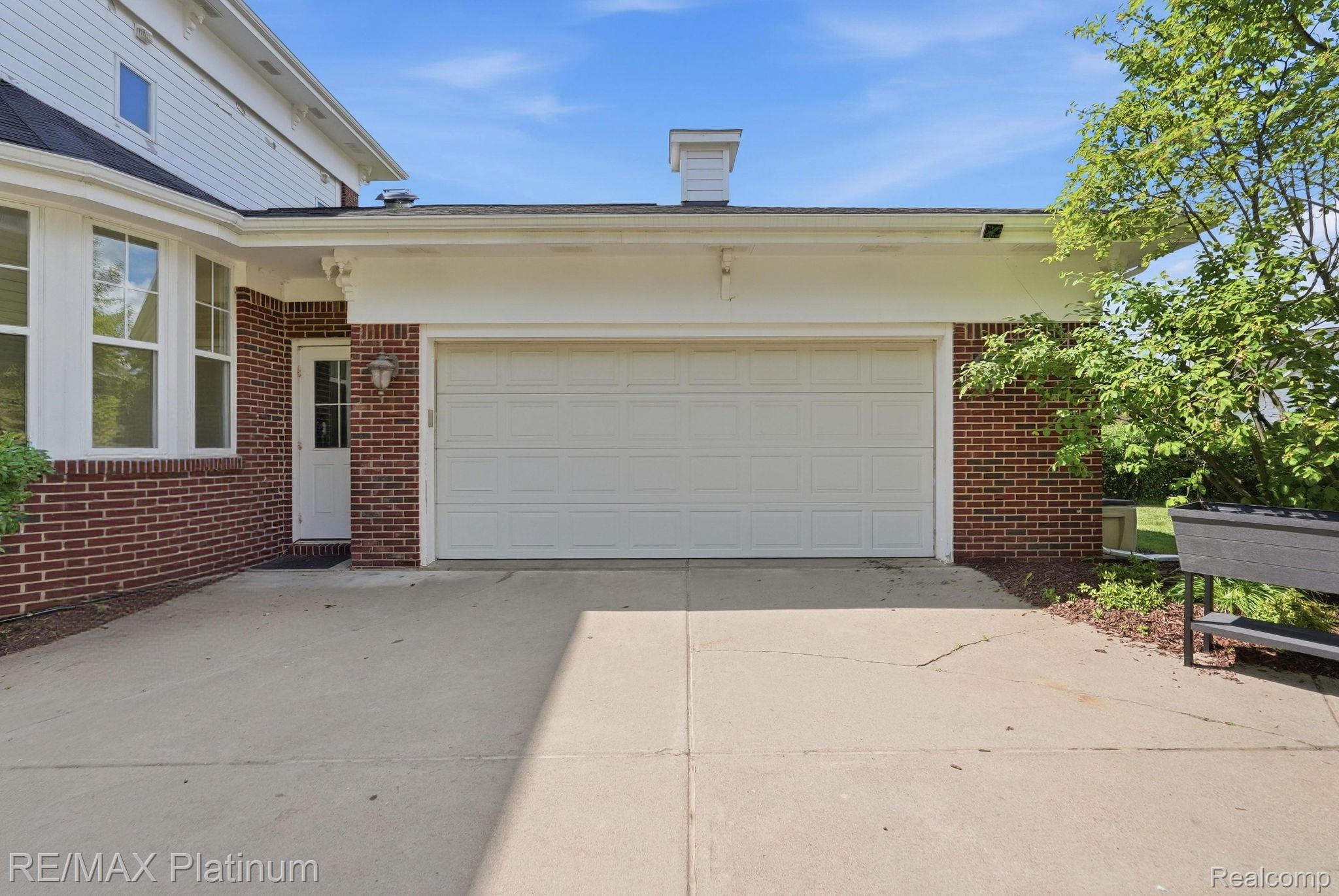 1713 Town Commons Drive Howell, MI 48855 - Photo 38 of 44 42-web-or-mls-1713_Town_Commons_Dr_042.jpg