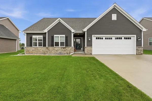 $625,000 | 1431 Rosewood Pass, Oconomowoc, WI 53066