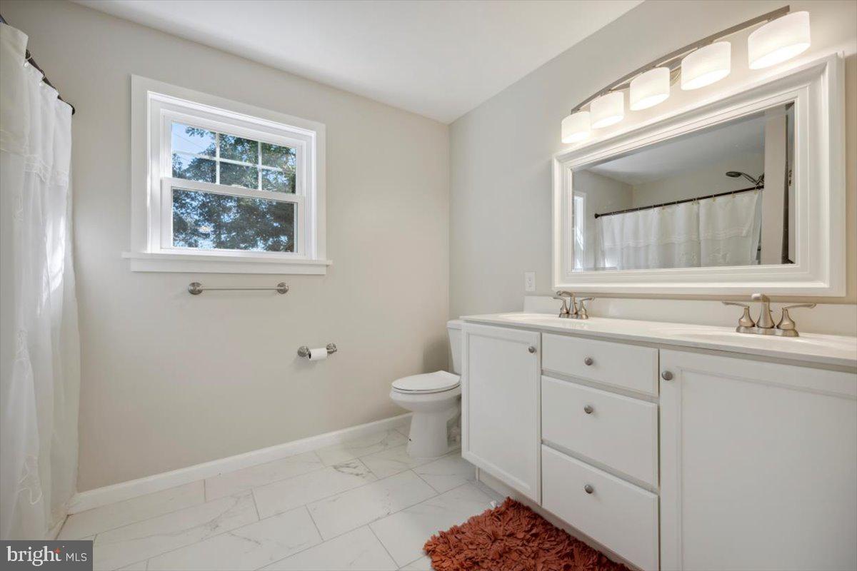 365 Misty Patch Road Coatesville, PA 19320 - Photo 21 of 35 Hall Bath