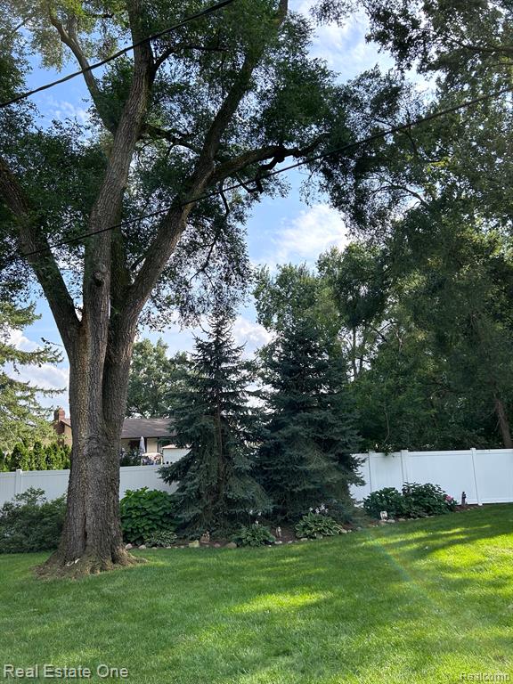 911 Ridgemont Street Commerce Township, MI 48382 - Photo 9 of 44