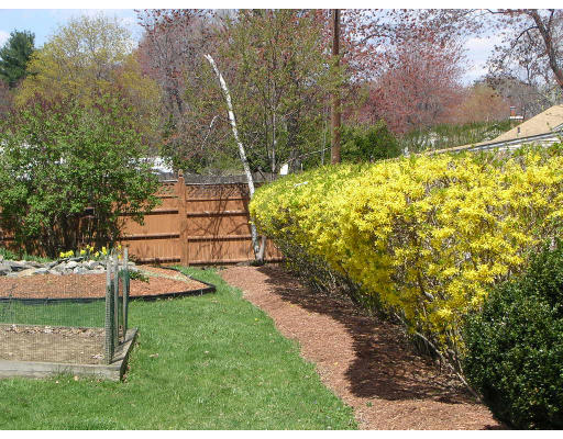 18 Beverly Road Grafton, MA 01536 - Photo 6 of 21 Gallery Image 6