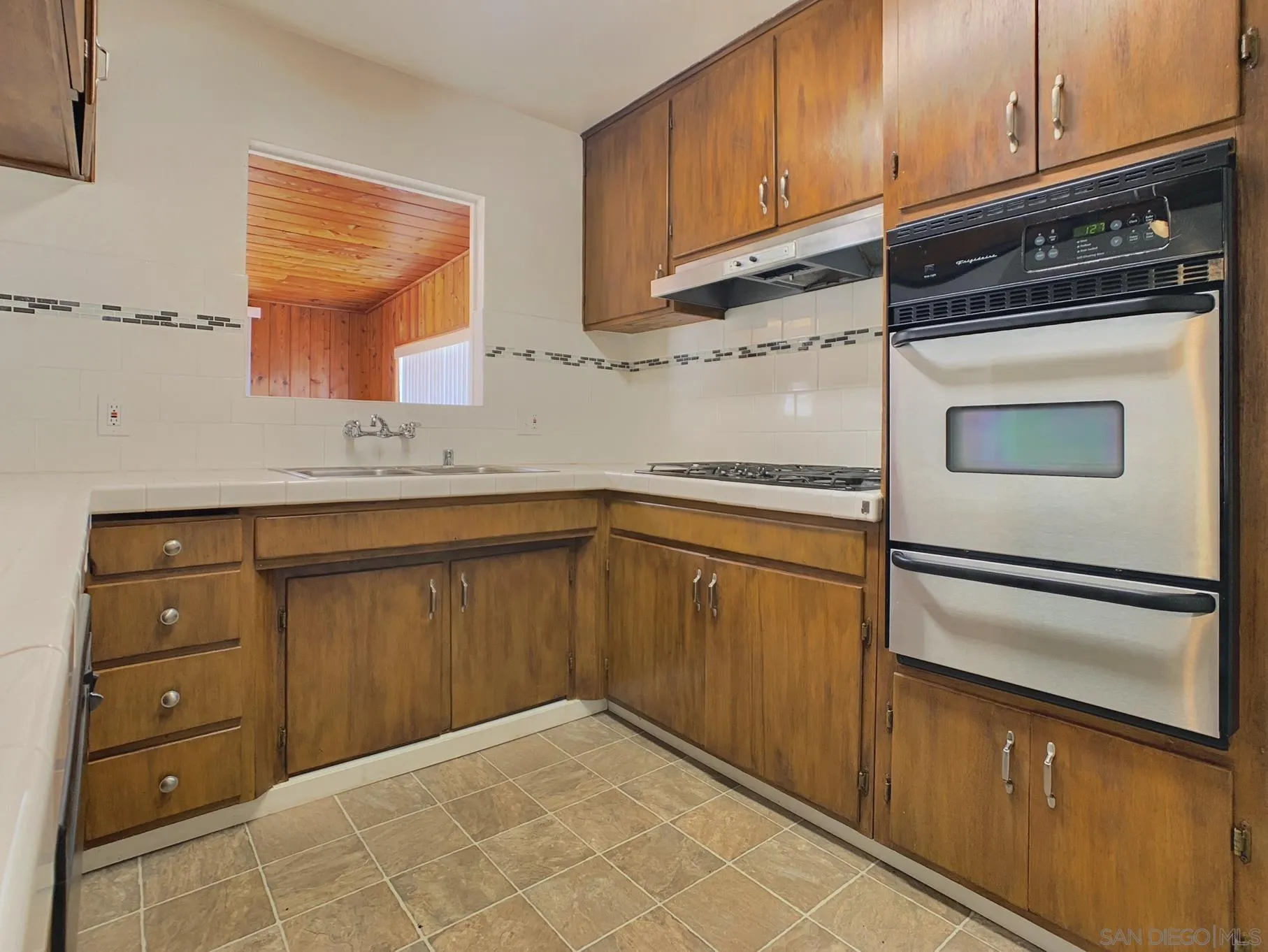 9025 Bubbling Wells Road Lakeside, CA 92040 - Photo 10 of 24 Gallery Image 10