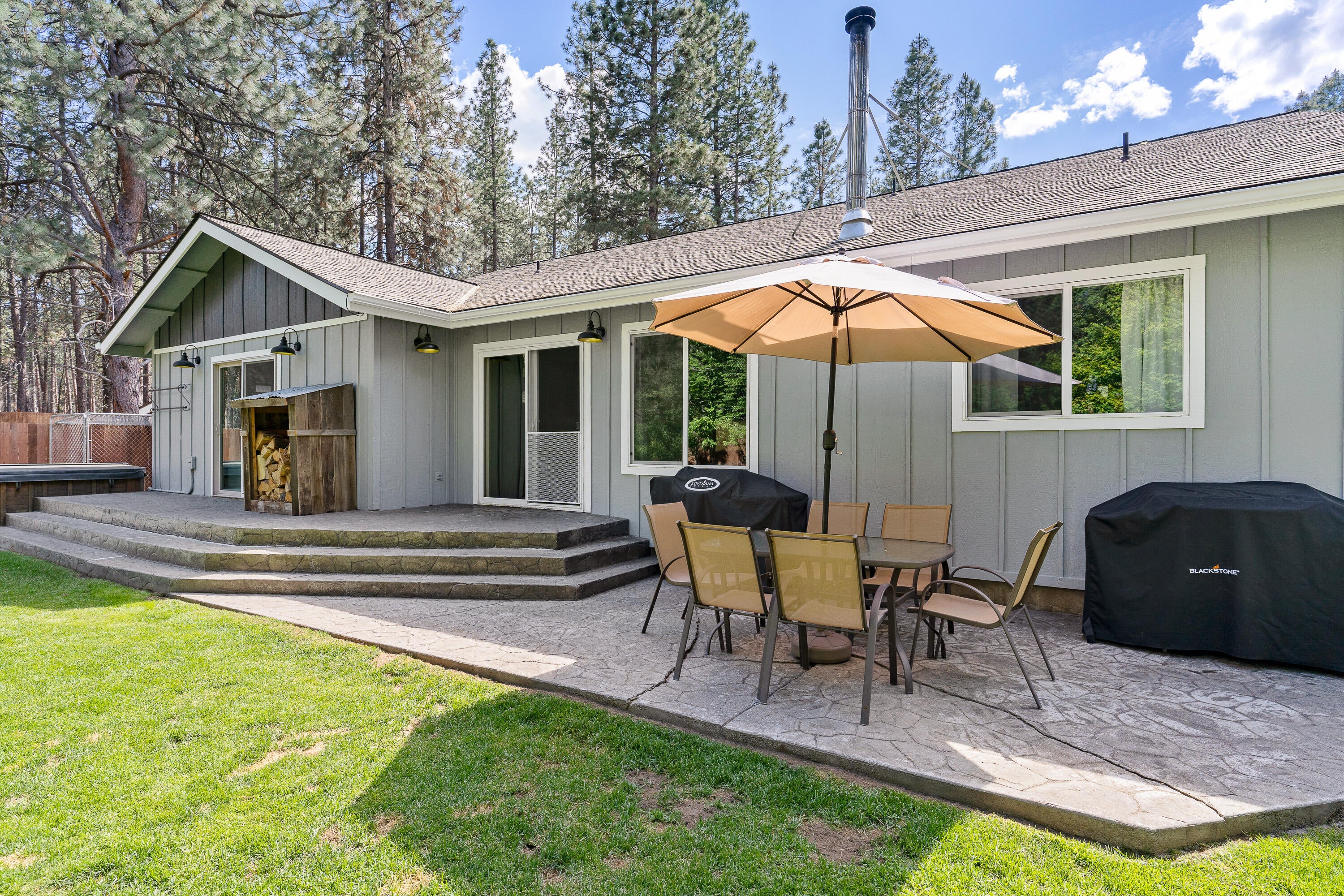 60060 Turquoise Road Bend, OR 97702 - Photo 32 of 58 Back Patio