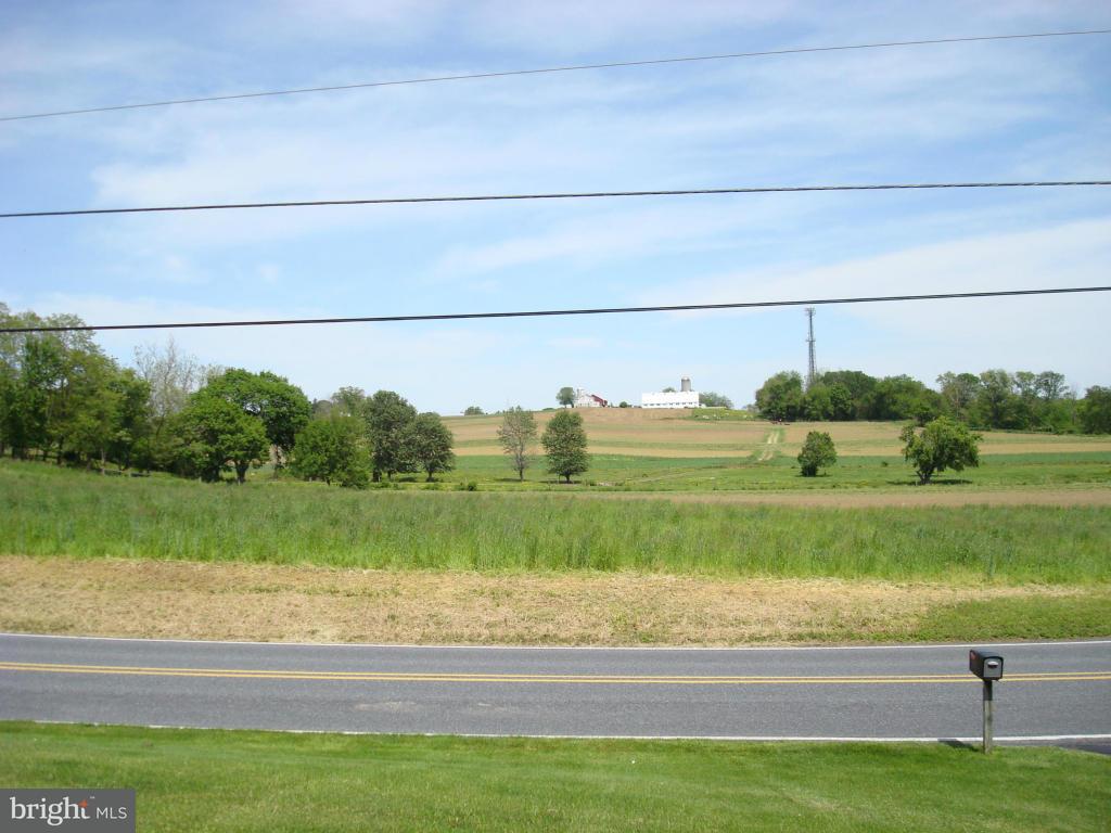 32 Harvest Road Lancaster, PA 17602 - Photo 2 of 17 Gallery Image 2