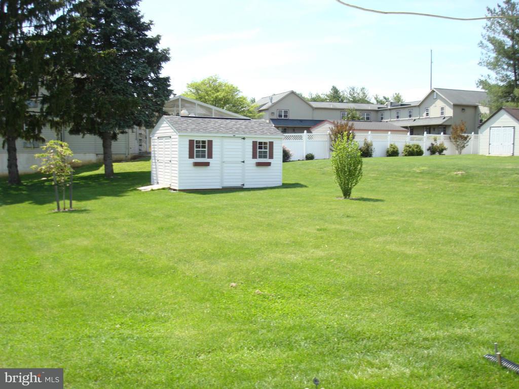 32 Harvest Road Lancaster, PA 17602 - Photo 3 of 17 Gallery Image 3