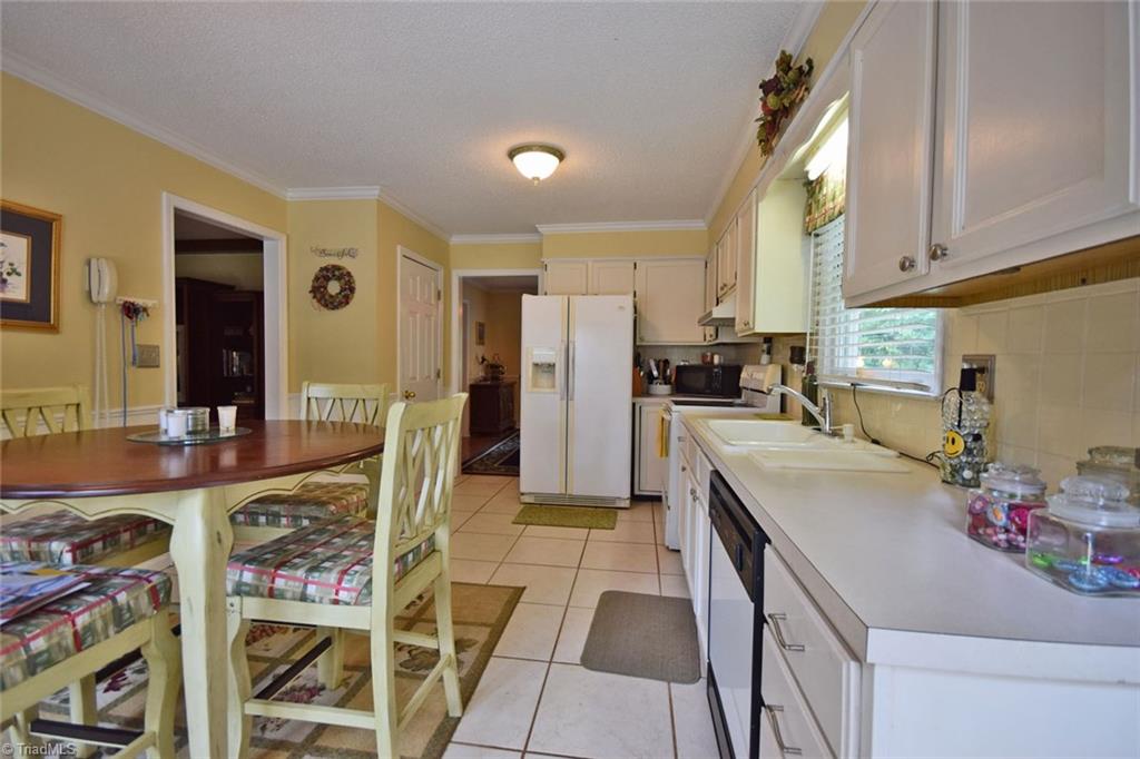 6991 Bridgewood Road Clemmons, NC 27012 - Photo 10 of 30 Gallery Image 10