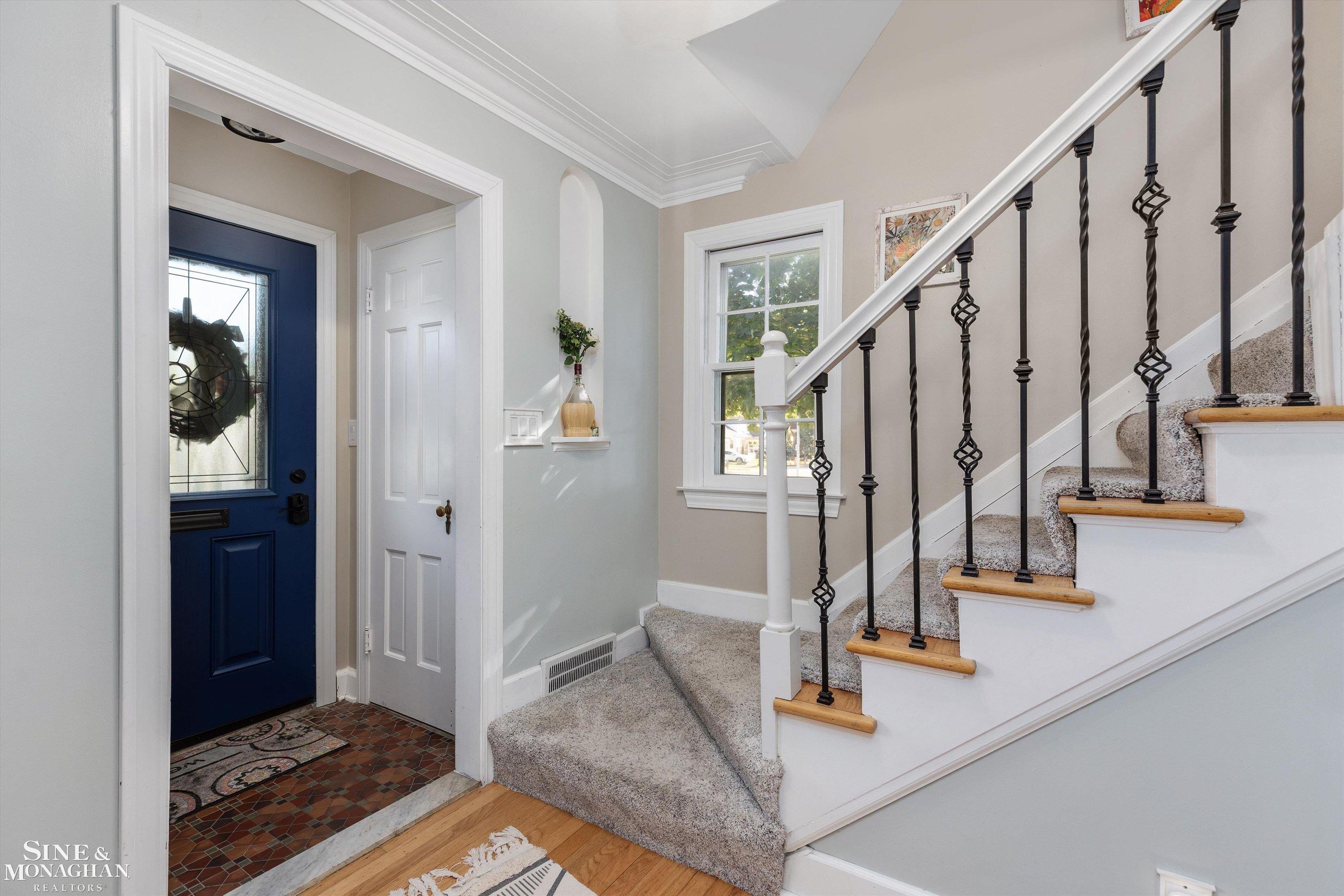 1291 Roslyn Road Grosse Pointe Woods, MI 48236 - Photo 3 of 39