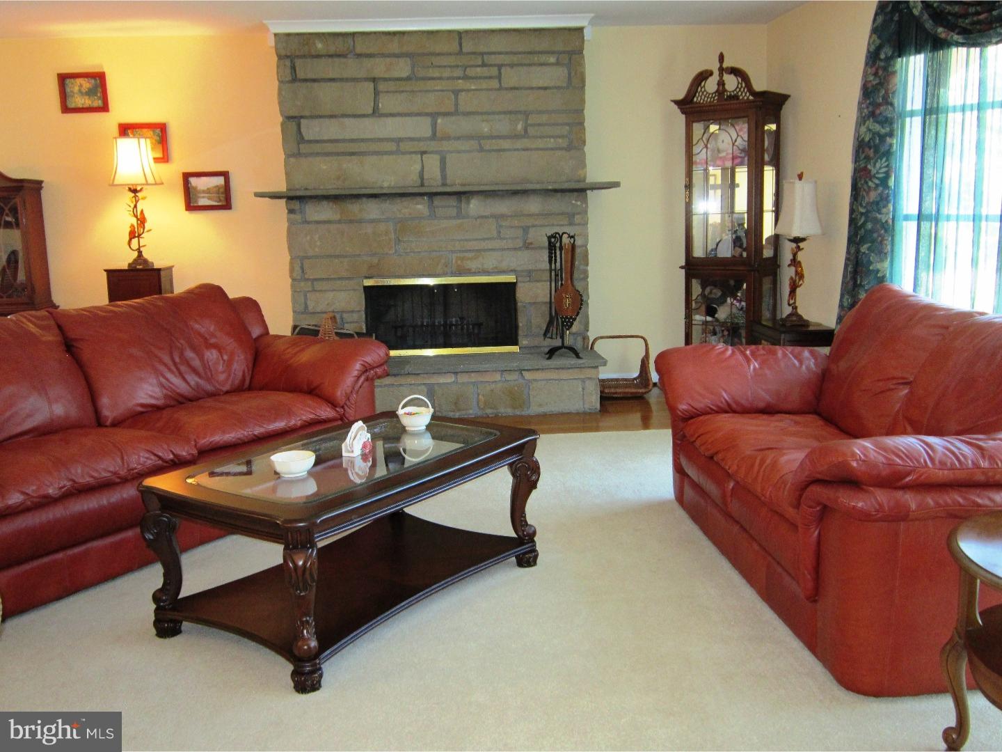 8 Greenvale Road Moorestown, NJ 08057 - Photo 6 of 25 Living Room