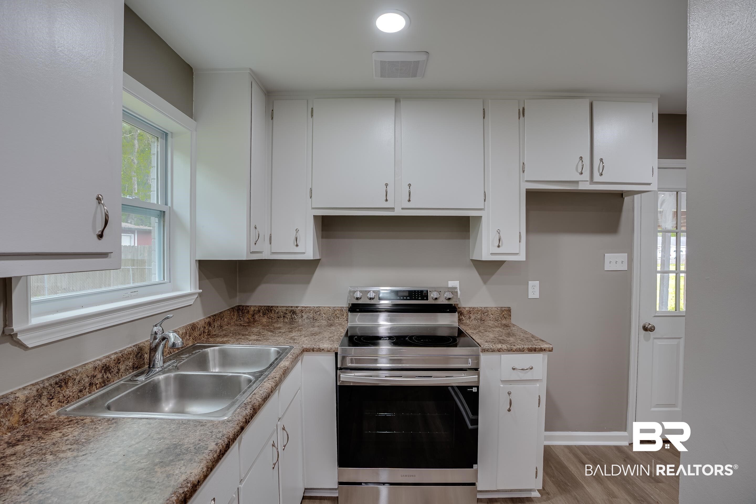 428 Scott Drive Saraland, AL 36571 - Photo 9 of 33