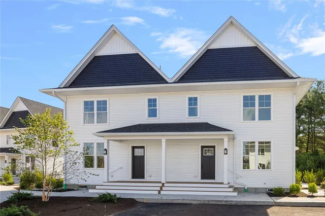 $2,950 | 50 South County Trail, North Kingstown, RI 02852