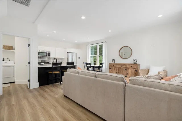 $2,950 | 50 South County Trail, North Kingstown, RI 02852