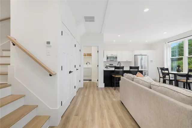 $2,950 | 50 South County Trail, North Kingstown, RI 02852