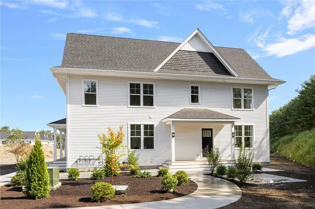 $2,950 | 50 South County Trail, North Kingstown, RI 02852