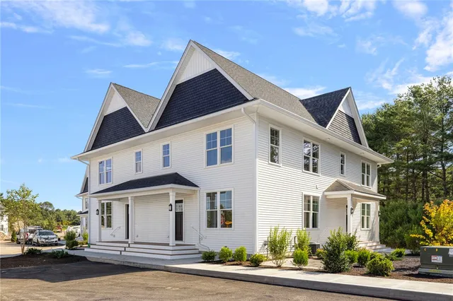 $2,950 | 50 South County Trail, North Kingstown, RI 02852