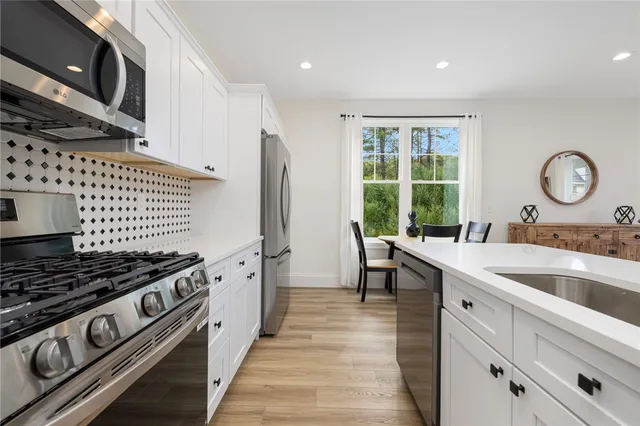 $2,950 | 50 South County Trail, North Kingstown, RI 02852