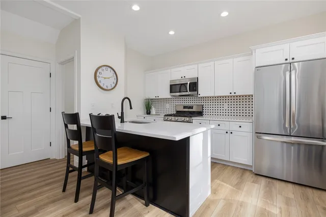 $2,950 | 50 South County Trail, North Kingstown, RI 02852