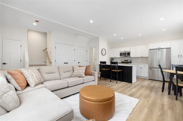 $2,950 | 50 South County Trail, North Kingstown, RI 02852