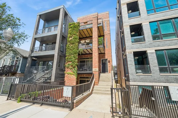 $585,000 | 1450 West Chestnut Street, Unit 2, Chicago, IL 60642