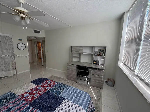 $2,000 | 3181 South Ocean Drive, Unit 305, Hallandale Beach, FL 33009