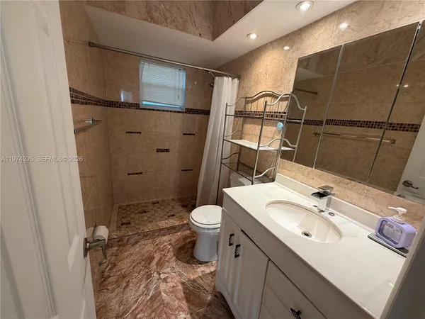 $2,000 | 3181 South Ocean Drive, Unit 305, Hallandale Beach, FL 33009