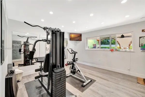 $2,000 | 3181 South Ocean Drive, Unit 305, Hallandale Beach, FL 33009