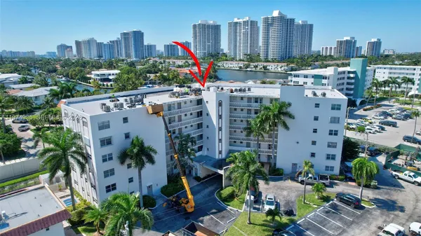 $2,000 | 3181 South Ocean Drive, Unit 305, Hallandale Beach, FL 33009